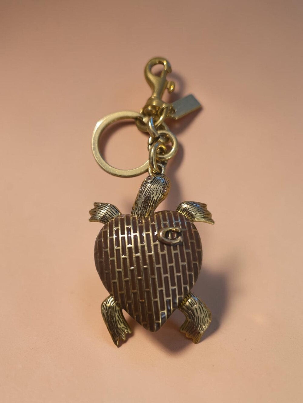 SASSIFIED Boutique Nwt Gold Turtle Heart Keychain Charm . - Picture 2 of 5